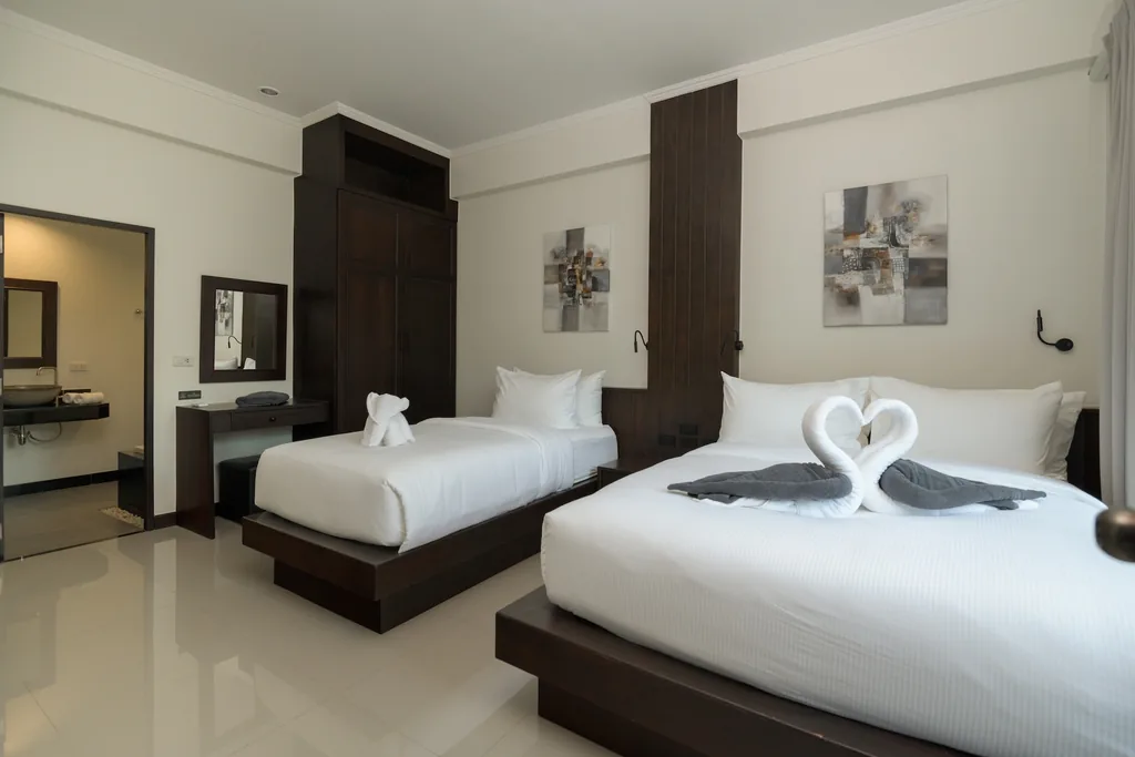 First bedroom with double and single bed, three-bedroom villa