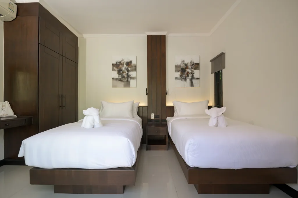 Third bedroom with two single beds, three-bedroom villa